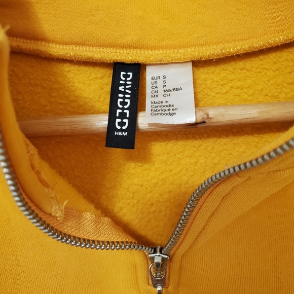 SOLD- H&M DIVIDED CROP YELLOW SWEATER SIZE S - Picture 8 of 8